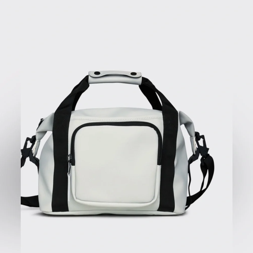 RAINS x FREE PEOPLE White Texel Kit Bag NWT🔖